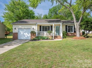 11613 Five Cedars Rd, Charlotte, NC 28226