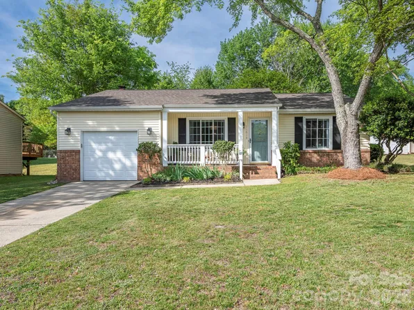 11613 Five Cedars Rd, Charlotte, NC 28226