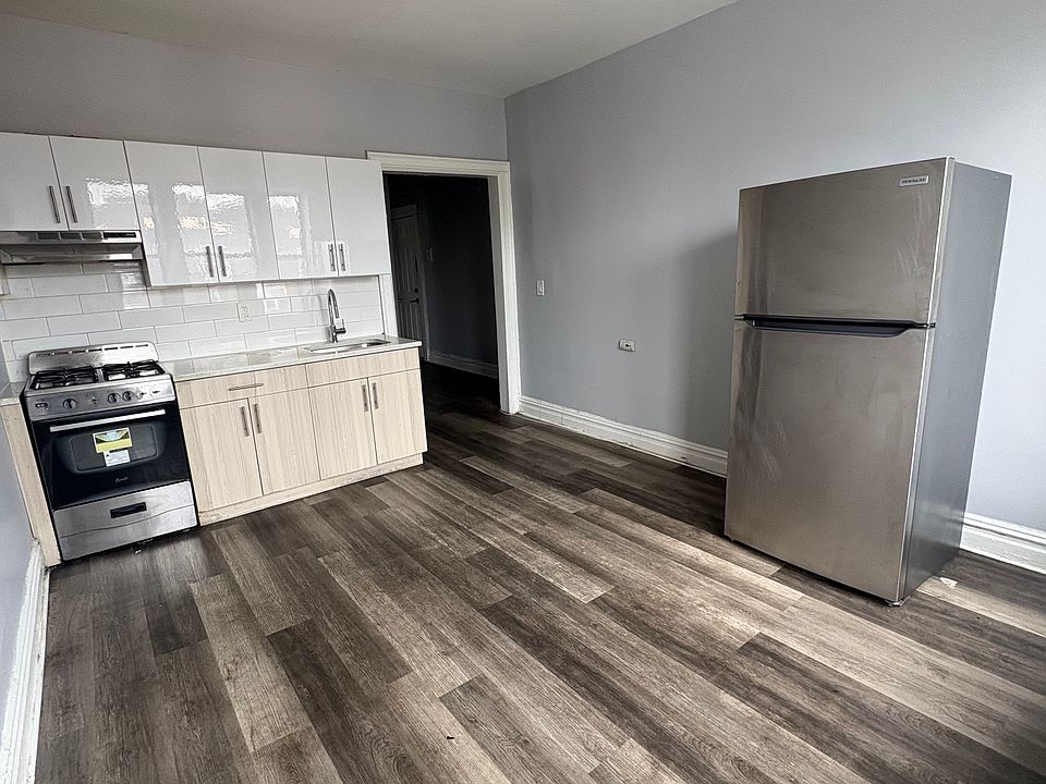 1st image of 122 Corbin Ave Floor 4