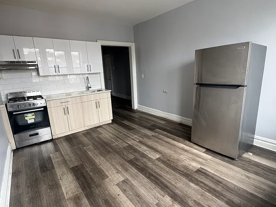 122 Corbin Ave #4