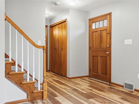 2nd image of 217 Thornberry Dr