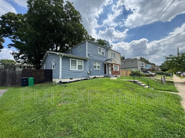 2304 Lakewood St, Suitland, MD 20746