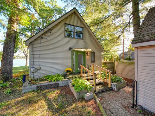 480 Lakewood Dr, Grass Lake, MI 49240