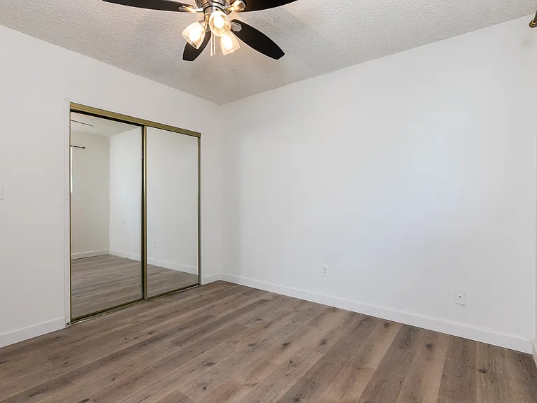 1908 Clinton St #4 — Photo 7