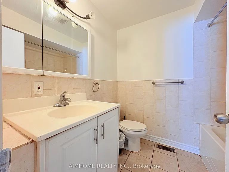 70 Micmac Cres — Photo 11