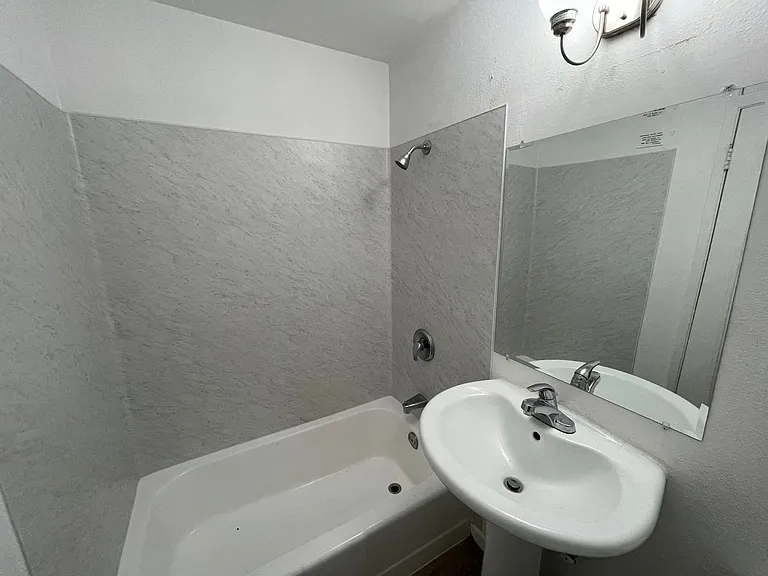 301 Apartments in the heart of Beacon Hill — Photo 42