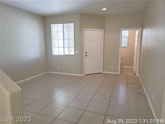 4th image of 1297 Oak Village Ave