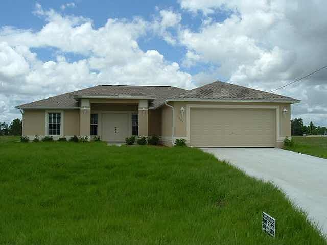 1st image of 1004 NE 37th Ter