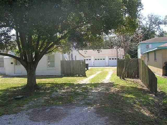 2nd image of 3213 Graves Ave