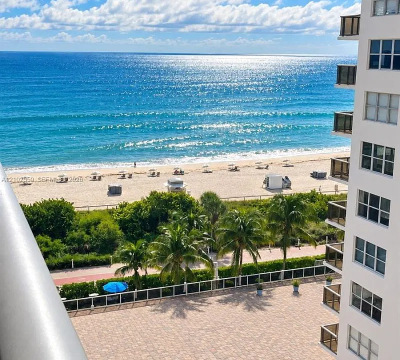 6039 Collins Ave #1006