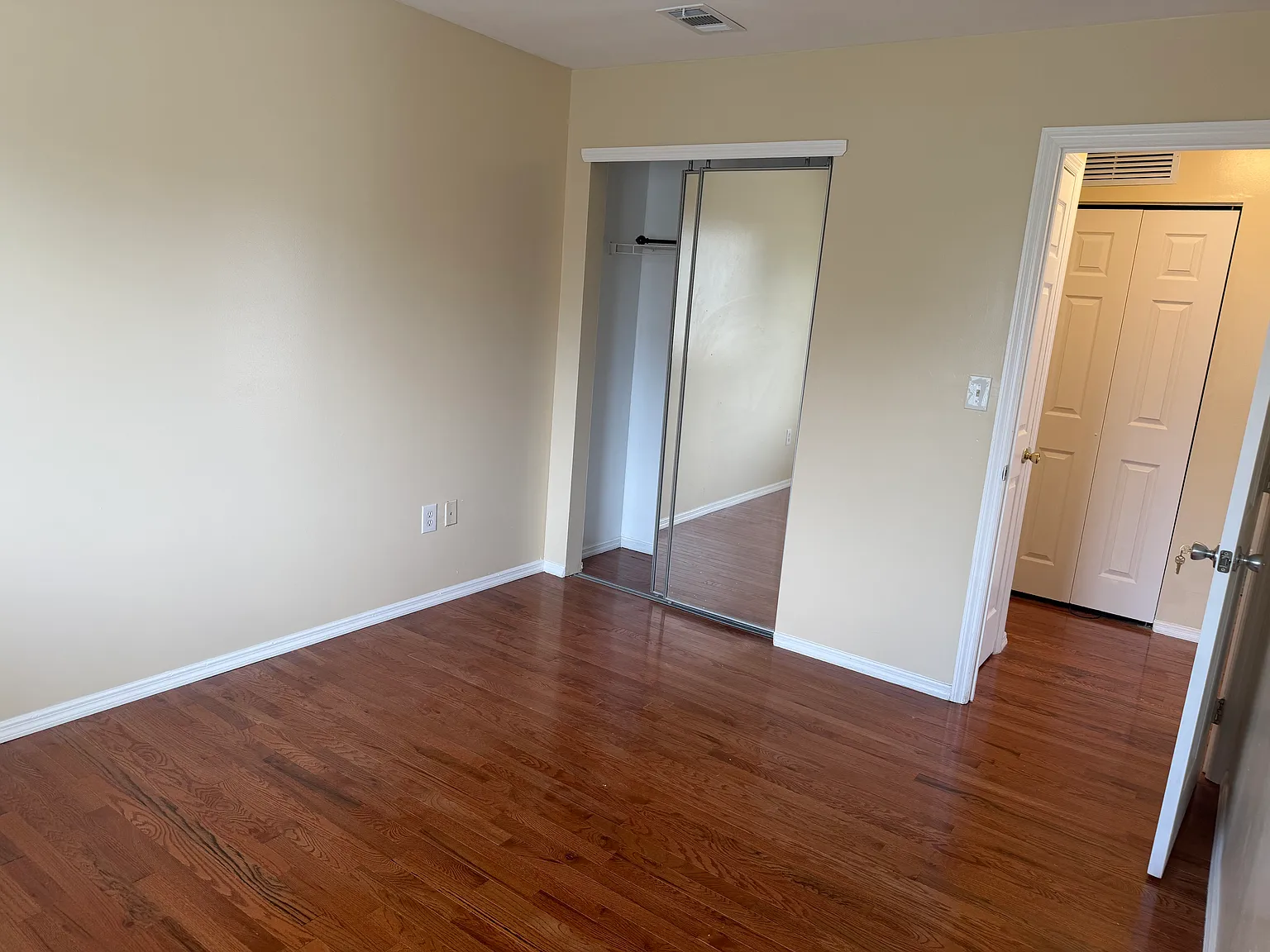 1 bed, 850 sqft, $2,200 — Photo 3