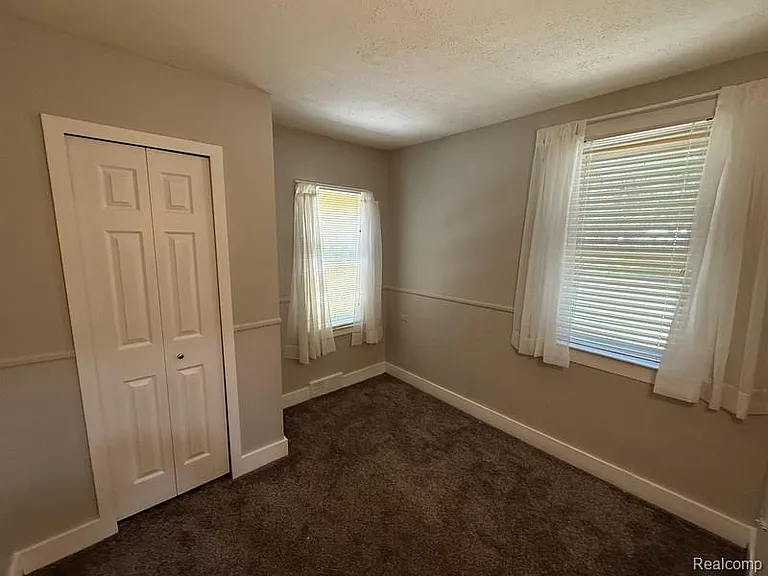 5015 Sashabaw Rd — Photo 13