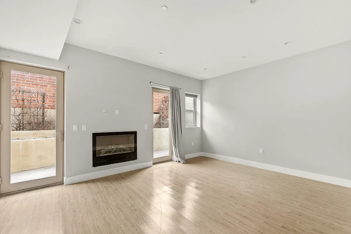 Building Photo - 8520 Whitworth Dr #101