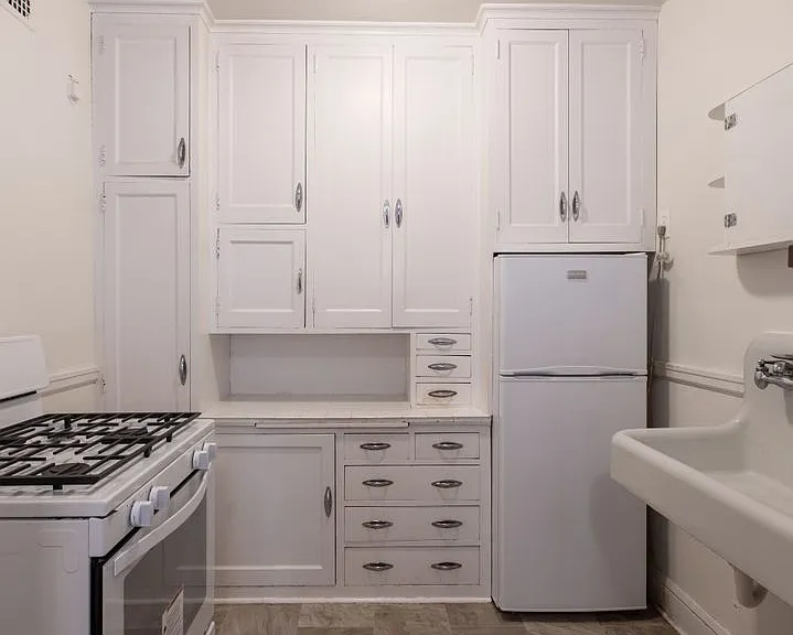 2434 Dupont Ave S — Photo 19