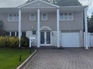 14 Foxwood Rd, Old Bethpage, NY 11804