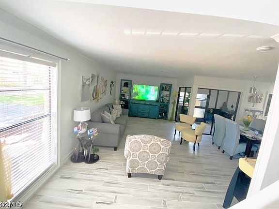 5th image of 631 SE 12th Ave APT 98