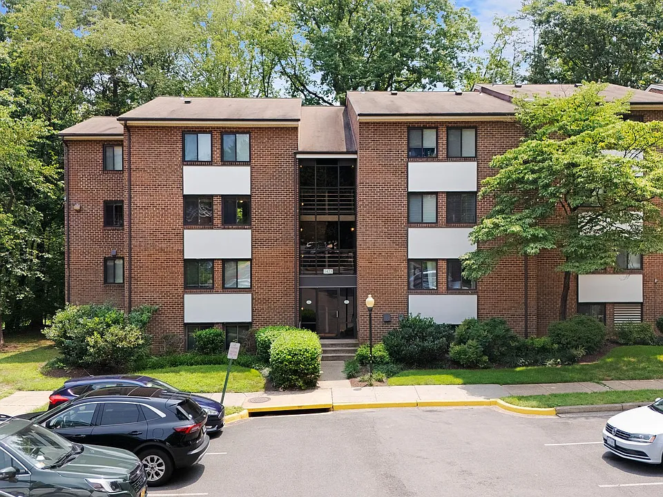 1423 Northgate Sq #23/21C
