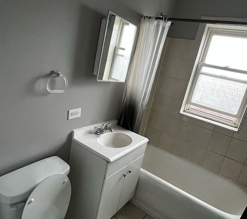 1st image of 7549 S Kenwood Ave #75533