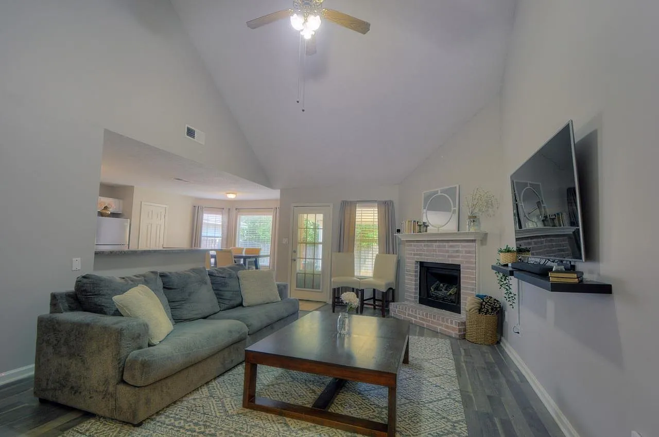 3 bed, 1495 sqft, $1,695 — Photo 3
