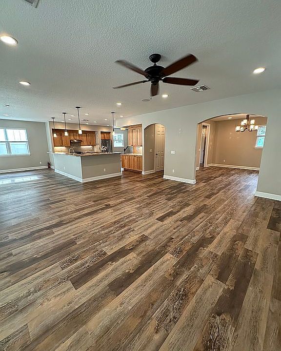 1st image of 832 Golfview St