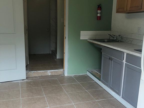 3rd image of 2508 N Beaumont Ave #1