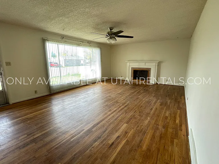 158 W 500 N — Photo 18