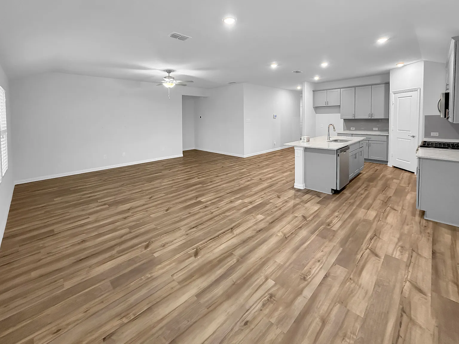 4 bed, 2052 sqft, $2,300 — Photo 3