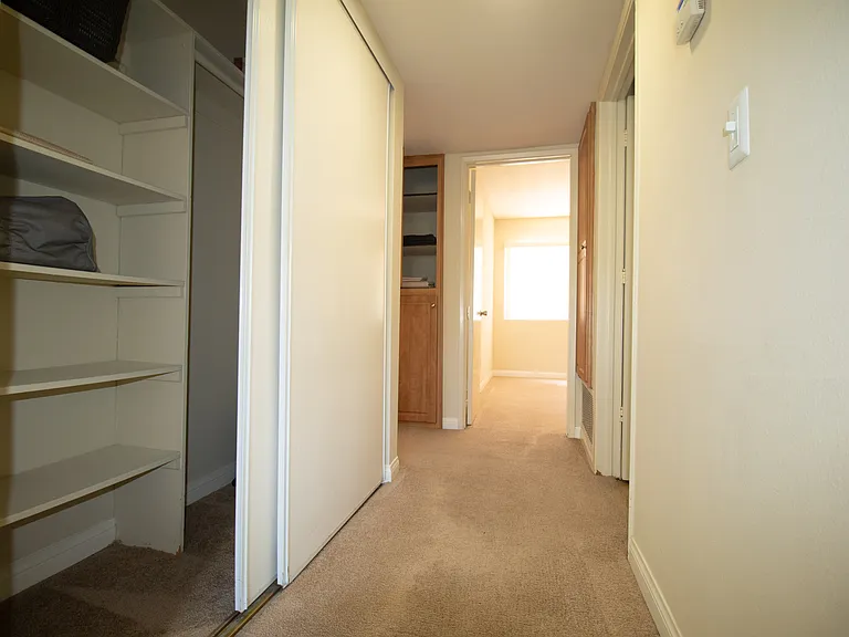 Gold Coast Apartments — Photo 62