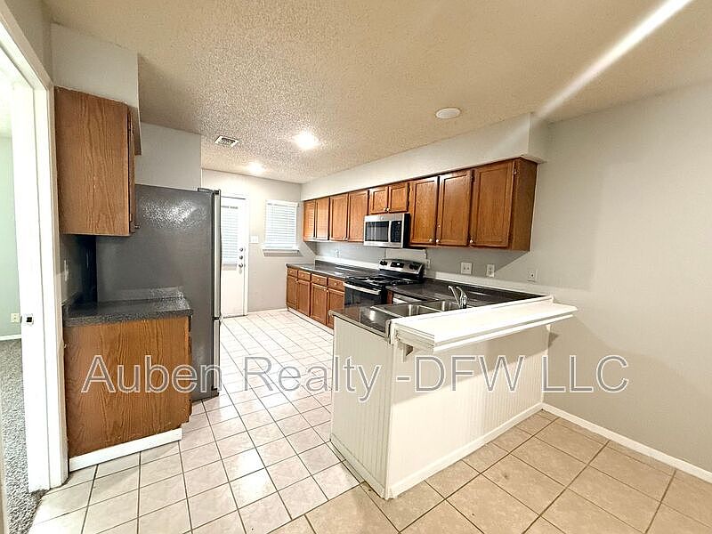 1st image of 1021 Vera Ct