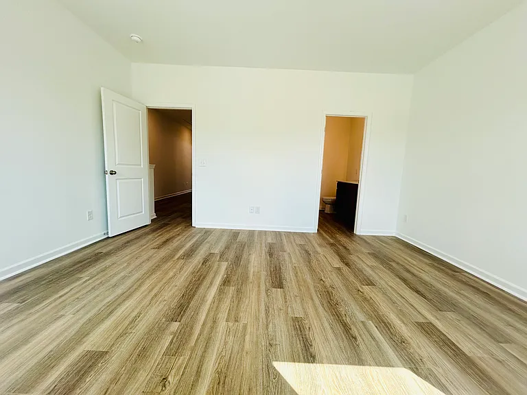 7121 Fisk Dr NE — Photo 13