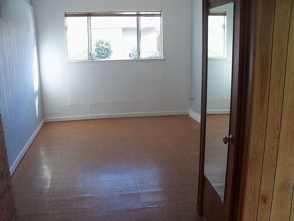 3rd BR, .5 bath, sink/shower