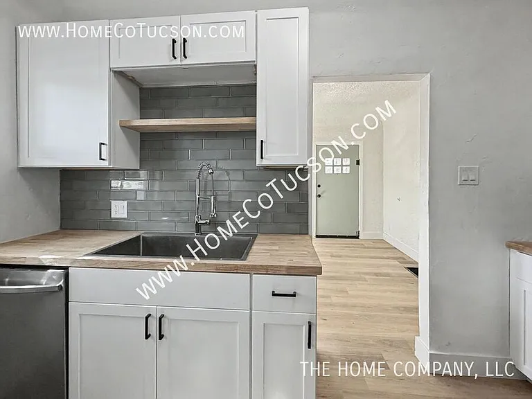 1812 E 9th St — Photo 9