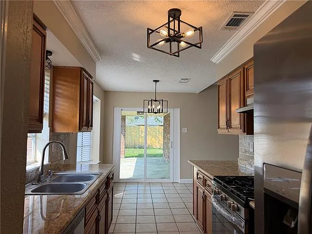 7820 Windward Ct — Photo 6