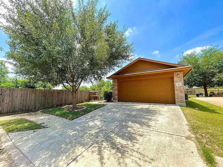 3101 Barksdale Dr — Photo 3