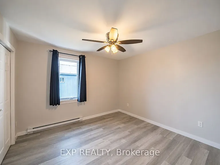 4515 Ste Catherine St #B — Photo 2