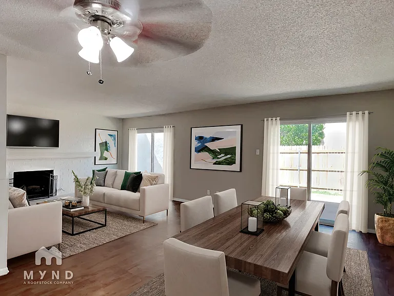 Del Estrado Townhomes — Photo 3