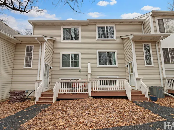 283 W Whispering Oaks Ln, Round Lake, IL 60073