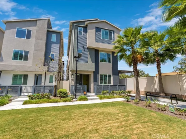 925 E 3rd St, Santa Ana, CA 92701
