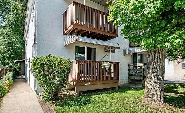 Exterior, Balcony - 2229 Amosland Rd #B