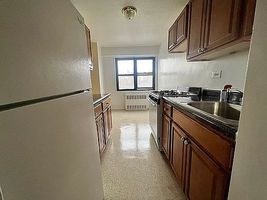 5th image of 923 Thieriot Ave #6B