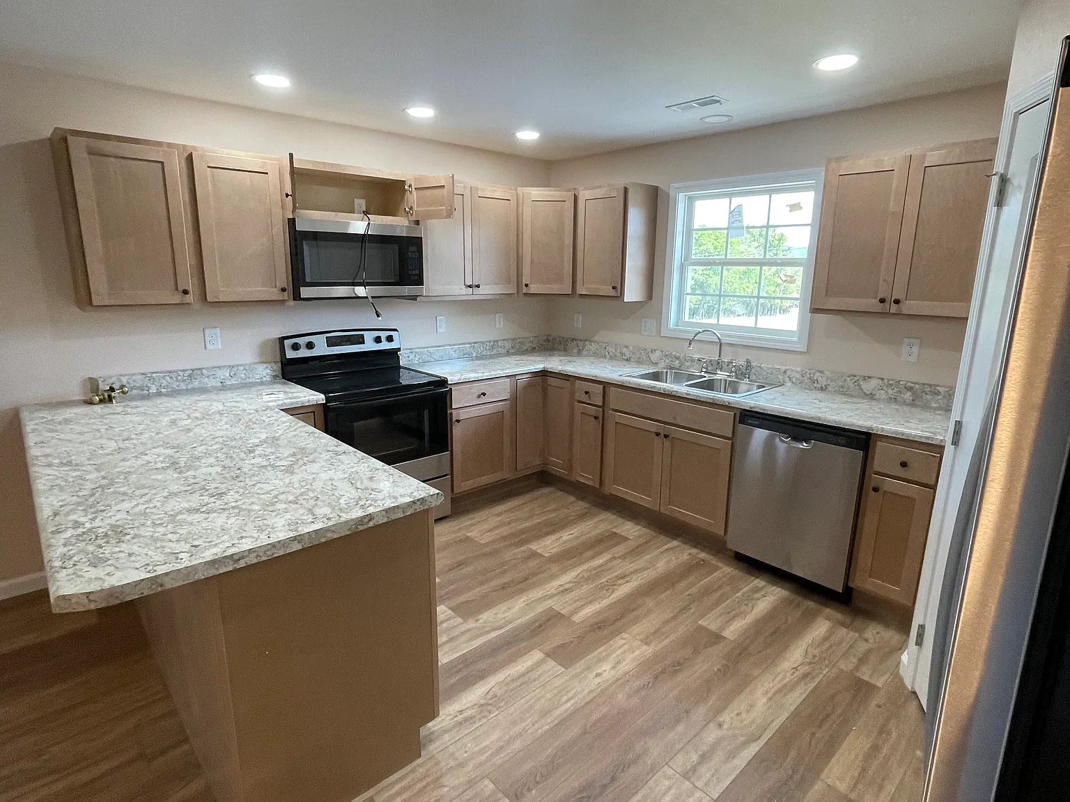 3 bed, 1400 sqft, $1,950 — Photo 1