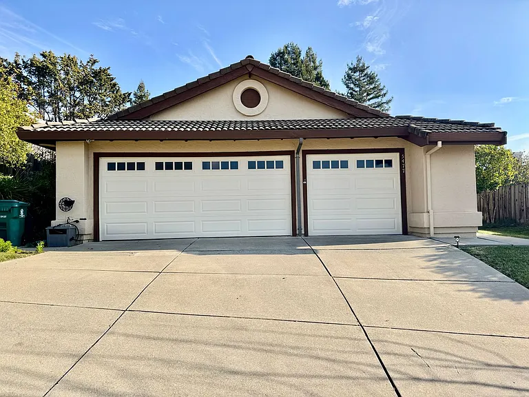 5477 Hackney Ln — Photo 1
