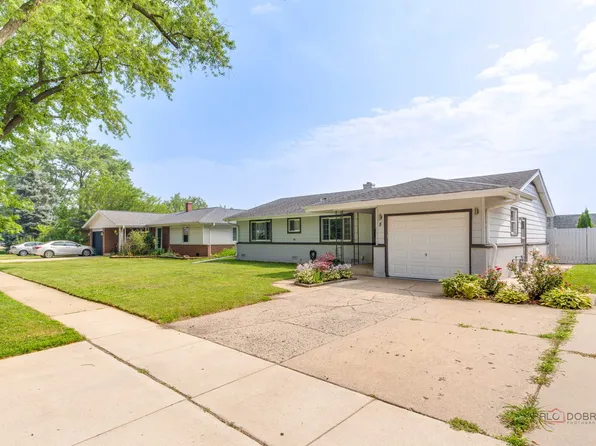 5 Wildwood Rd, Elk Grove Village, IL 60007