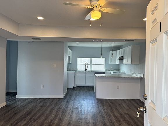 4th image of 201 W Dolphin St APT 1