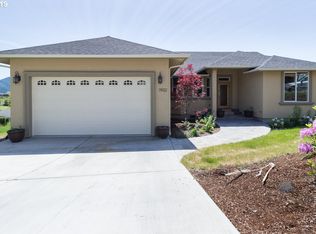 1902 Innsbrook Ct, Sutherlin, OR 97479