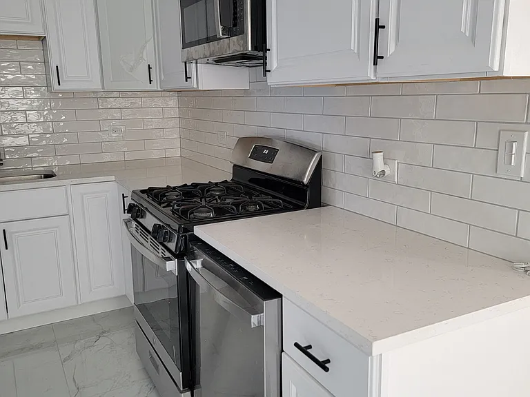 4250 W Lawrence Ave #2W — Photo 8
