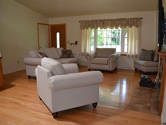 4th image of 102 Schuyler Heights Dr