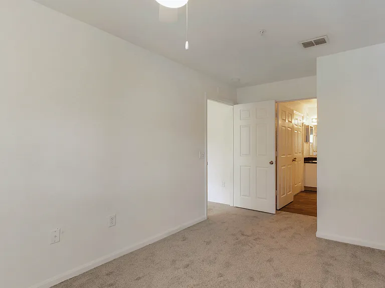 Windermere Apartments — Photo 21