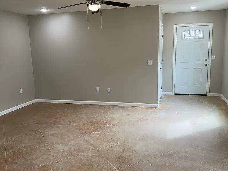 513 W Northend Ave #A — Photo 3