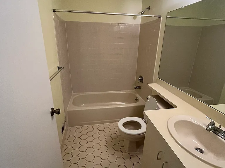 361 McDowell Dr — Photo 6
